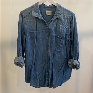 American Eagle Chambray Button Up